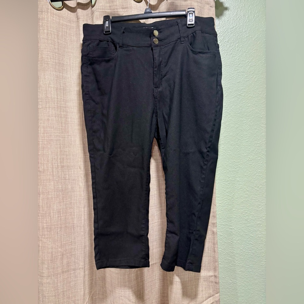 Pastels Black Capri Pants - Slim Straight Fit